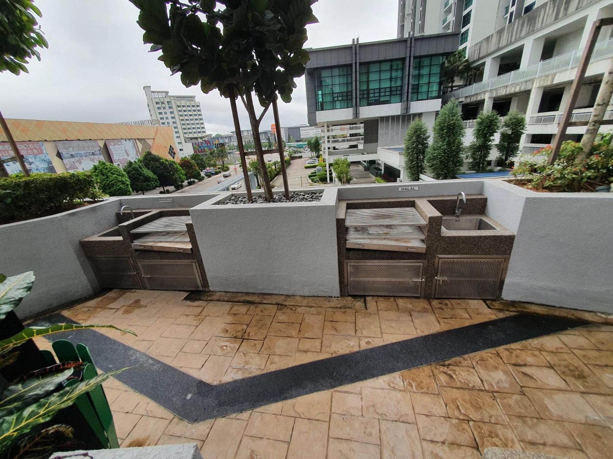 Quiet Scenic High Floor Parkview At Skytrees, 1-3 Pax Pangsapuri Johor Bahru