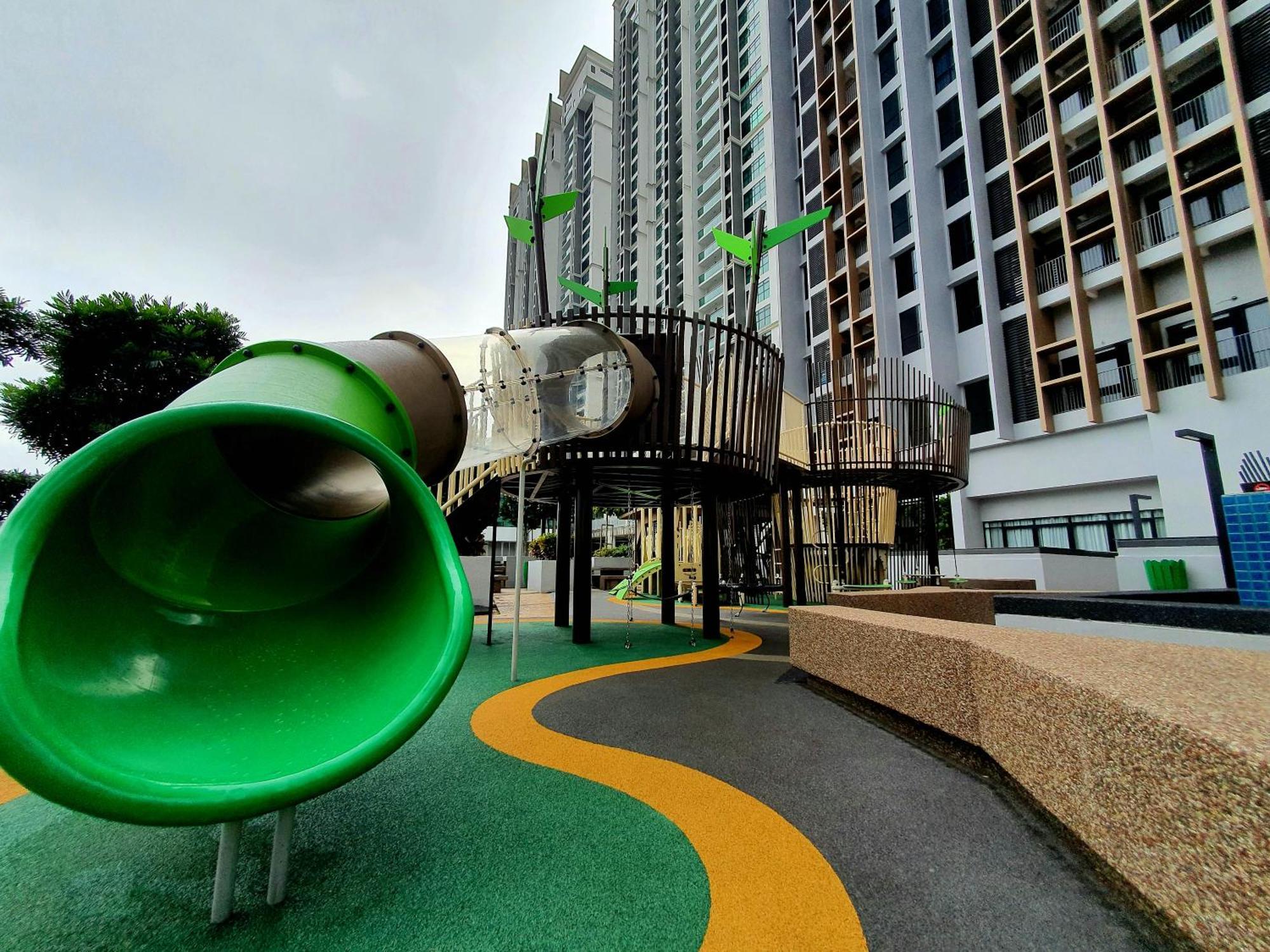 Quiet Scenic High Floor Parkview At Skytrees, 1-3 Pax Johor Bahru