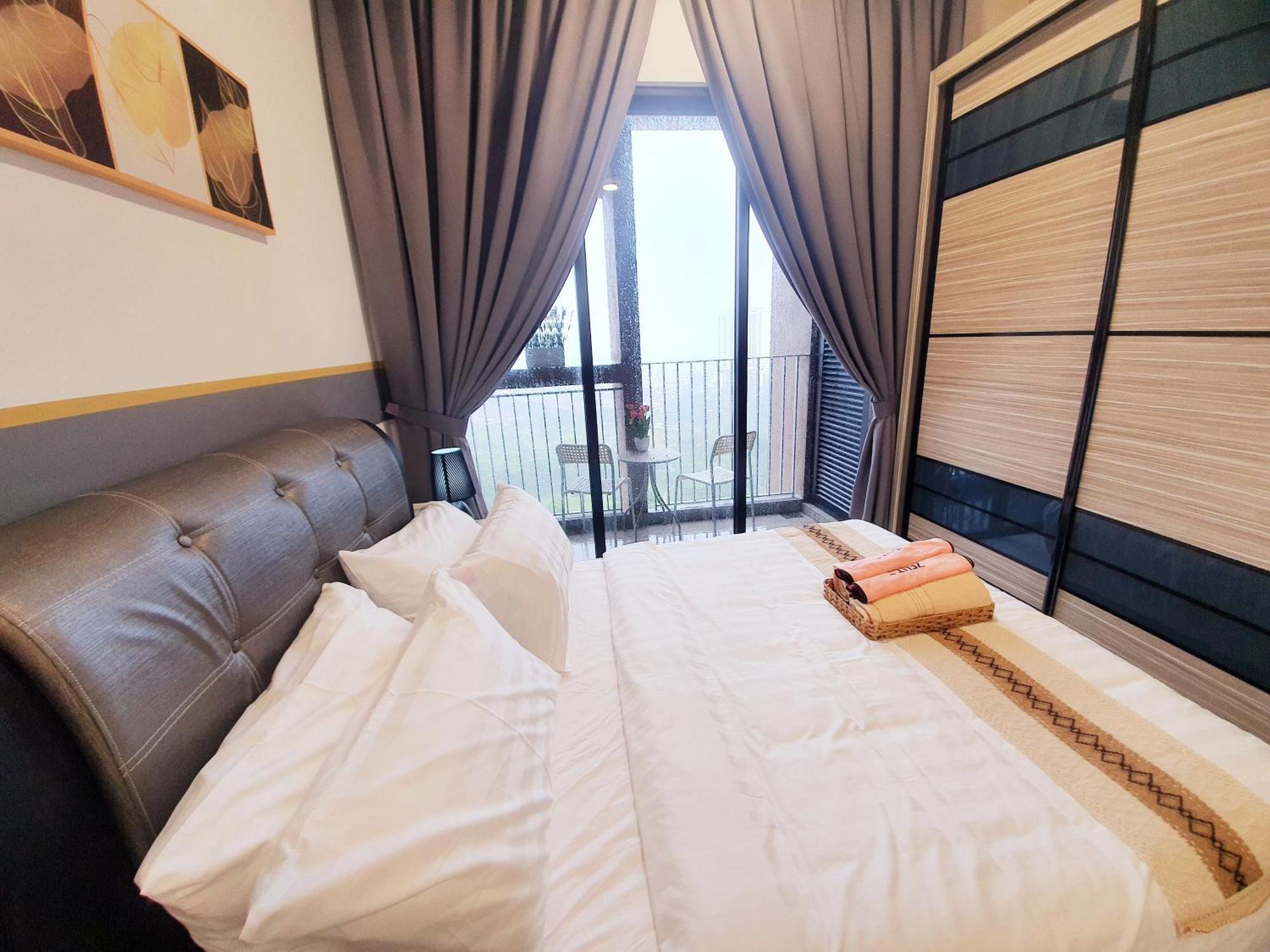 Quiet Scenic High Floor Parkview At Skytrees, 1-3 Pax * Johor Bahru