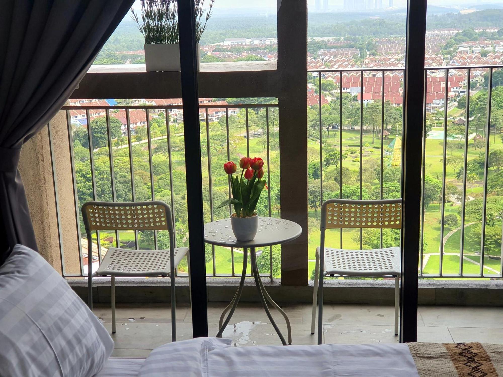 Quiet Scenic High Floor Parkview At Skytrees, 1-3 Pax Pangsapuri Johor Bahru