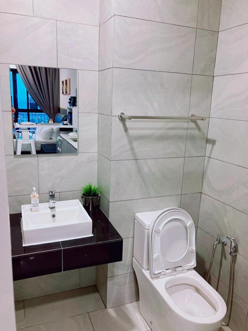Quiet Scenic High Floor Parkview At Skytrees, 1-3 Pax Johor Bahru